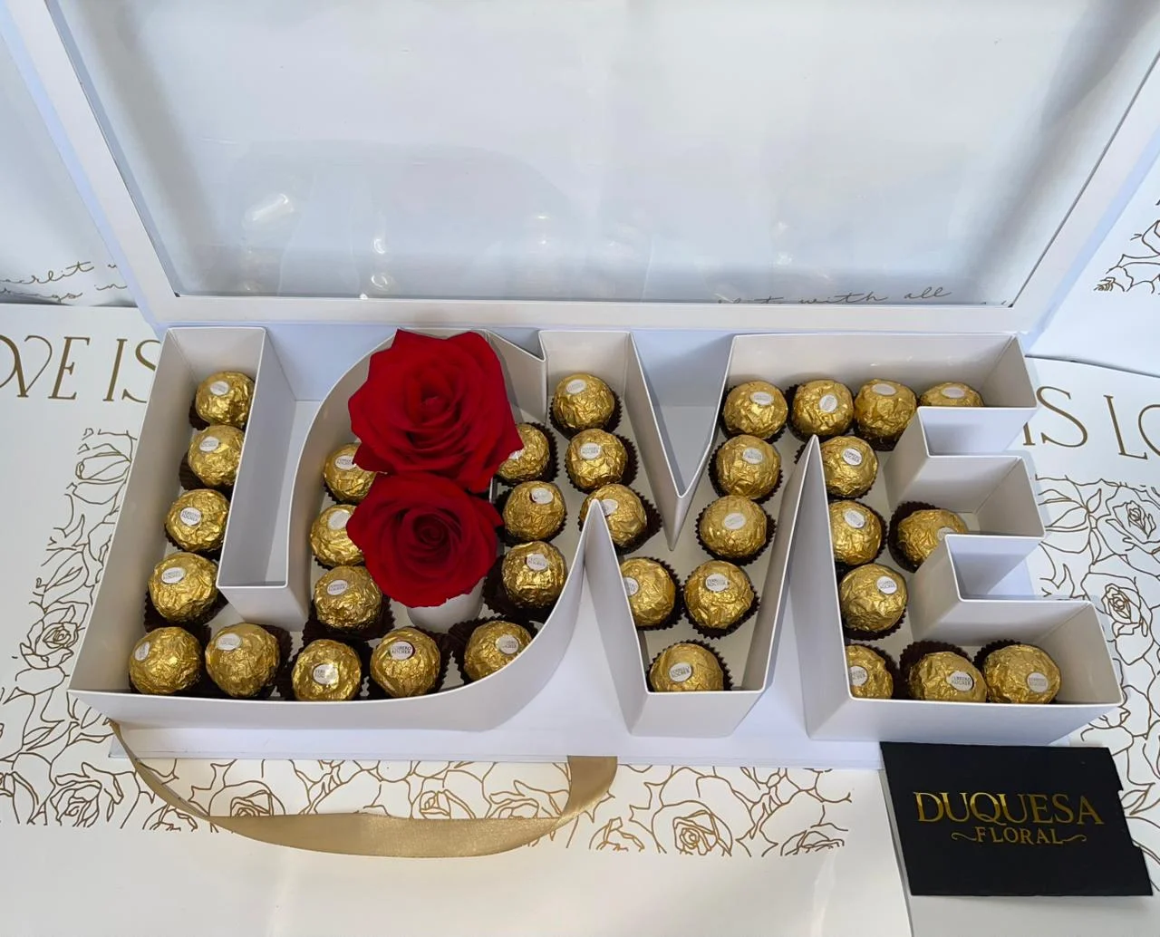 Control Absoluto - Caja LOVE con bombones y rosas