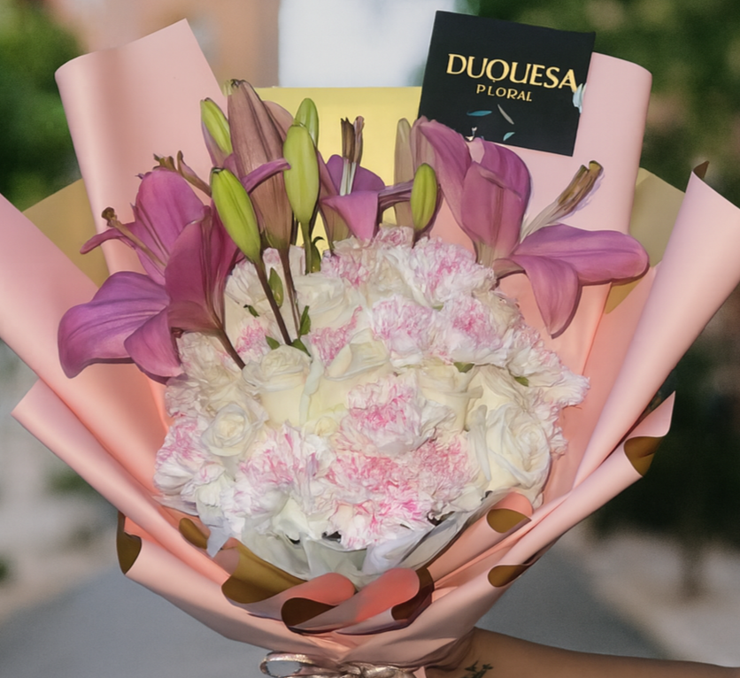 Ramo de 12 rosas, lirios y claveles