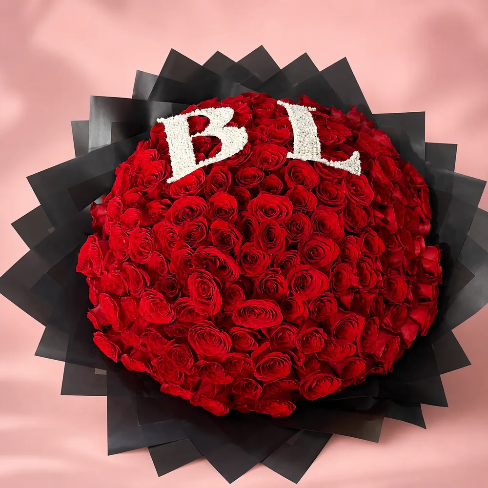 Amor de 200 Rosas - Ramo gigante de 200 rosas rojas con iniciales en flor nube