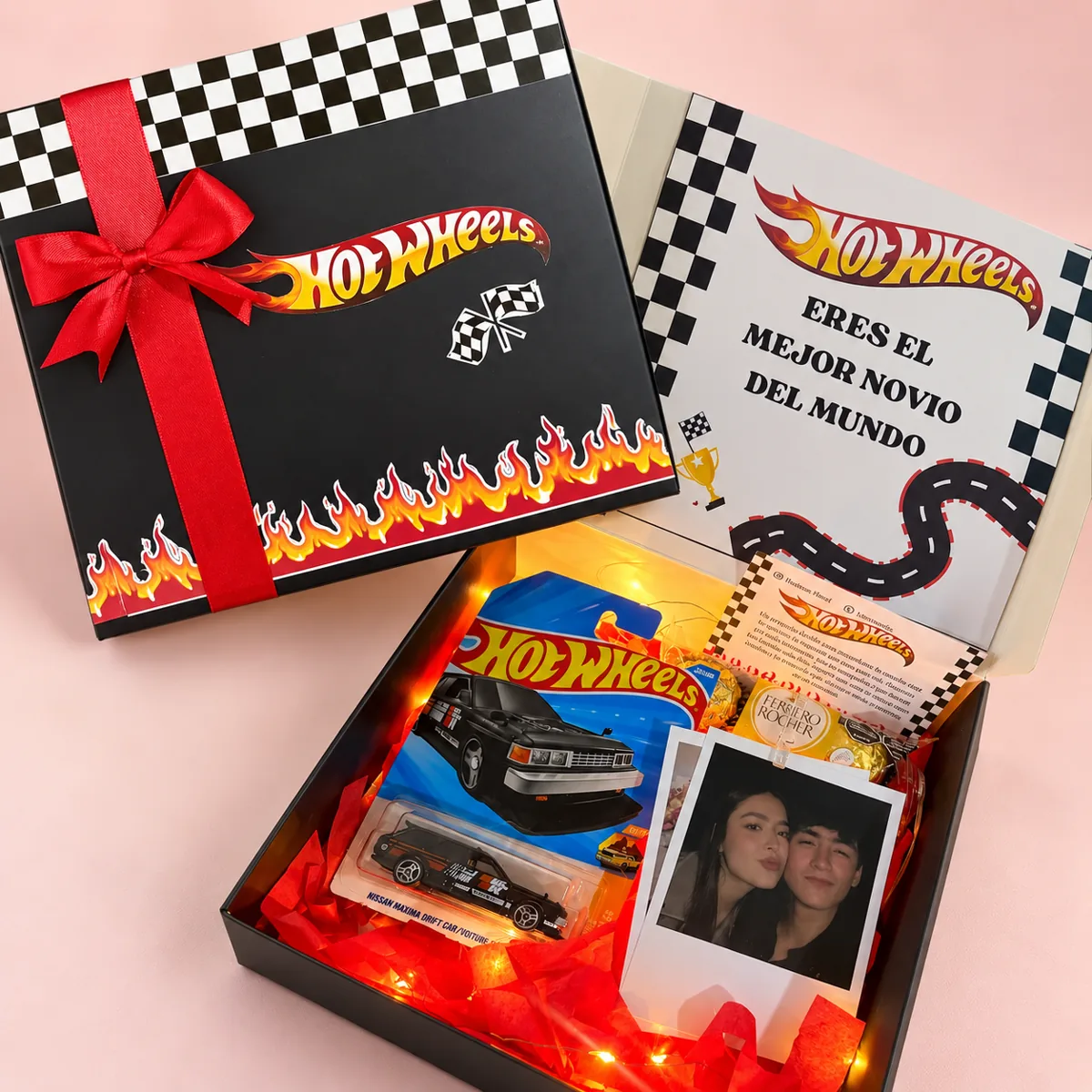 Caja Campeón - Caja con 1 carro Hot Wheels, 2 fotos personalizadas, 3 Ferrero Rocher y luces decorativas