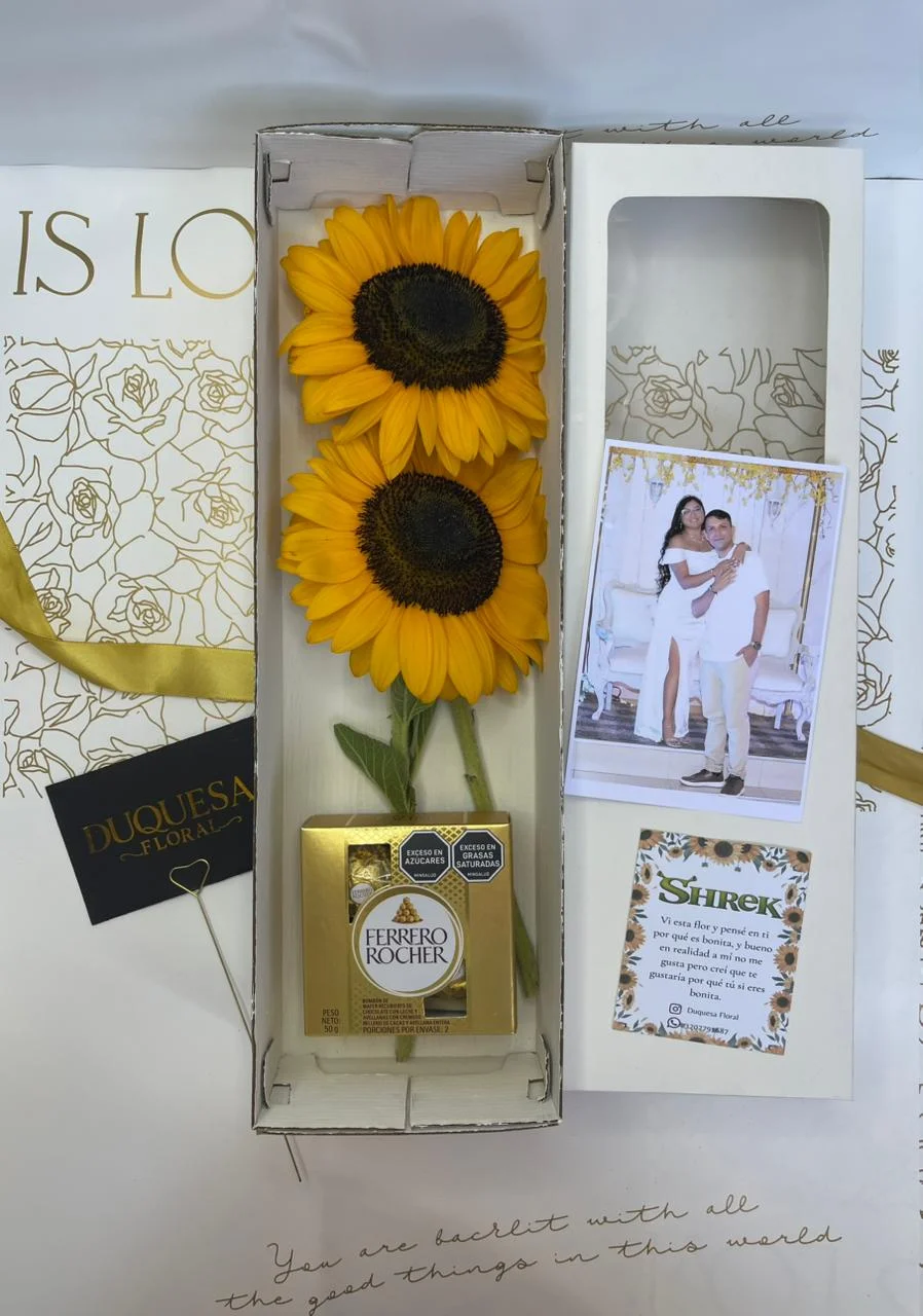 Movimiento Personalizado - Caja con girasoles, bombones y foto personalizada